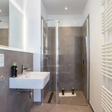 Limehome Friesenplatz Aparthotel 3*