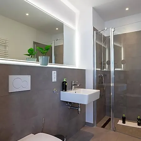 Apartahotel Limehome Friesenplatz - Digital Access 3*