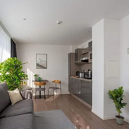 アパートホテル Limehome Friesenplatz - Digital Access 3*