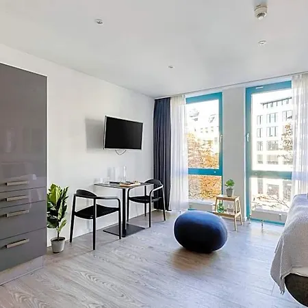 アパートホテル Limehome Friesenplatz - Digital Access 3*